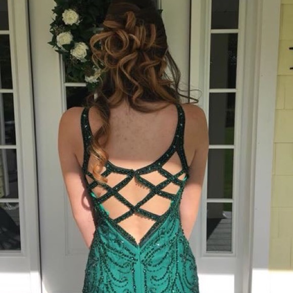 Gown - Picture 5 of 6